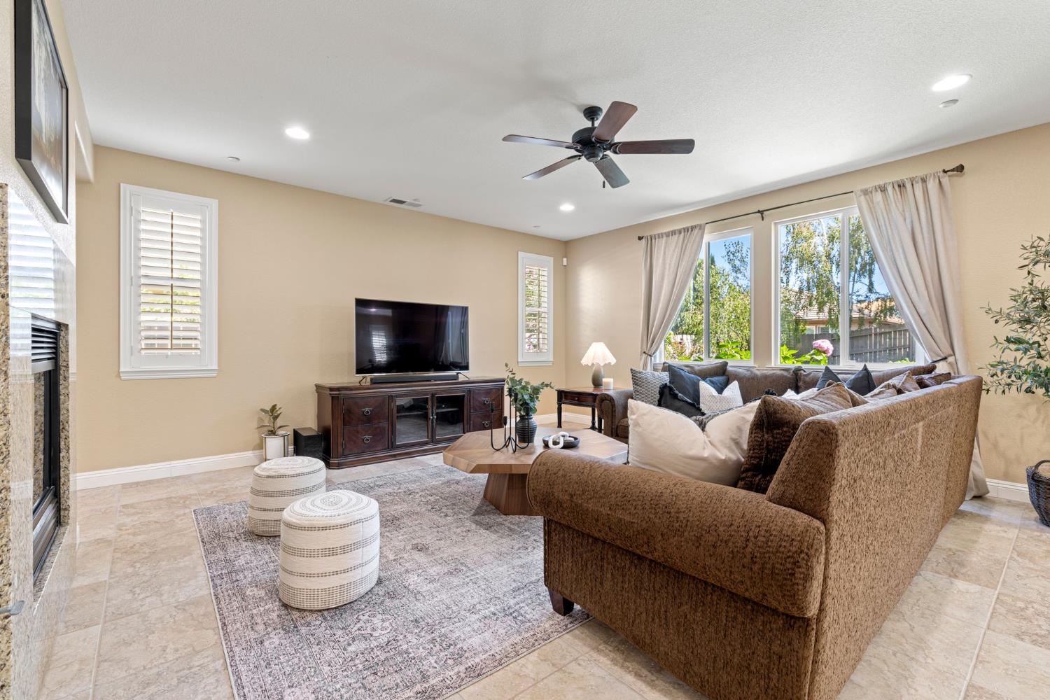 El Dorado Hills, California, 95762, United States, 4 Bedrooms Bedrooms, ,3 BathroomsBathrooms,Residential,For Sale,1925996