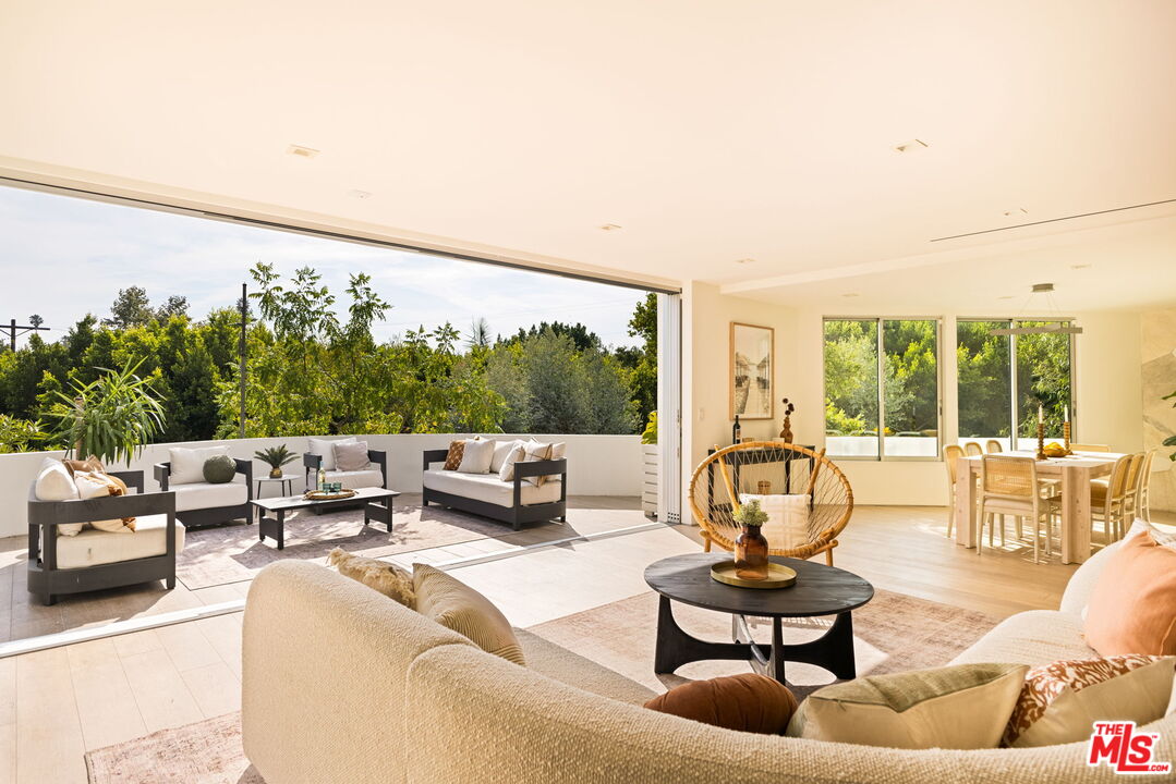 Los Angeles, California, 90046, United States, 4 Bedrooms Bedrooms, ,4 BathroomsBathrooms,Residential,For Sale,1912038