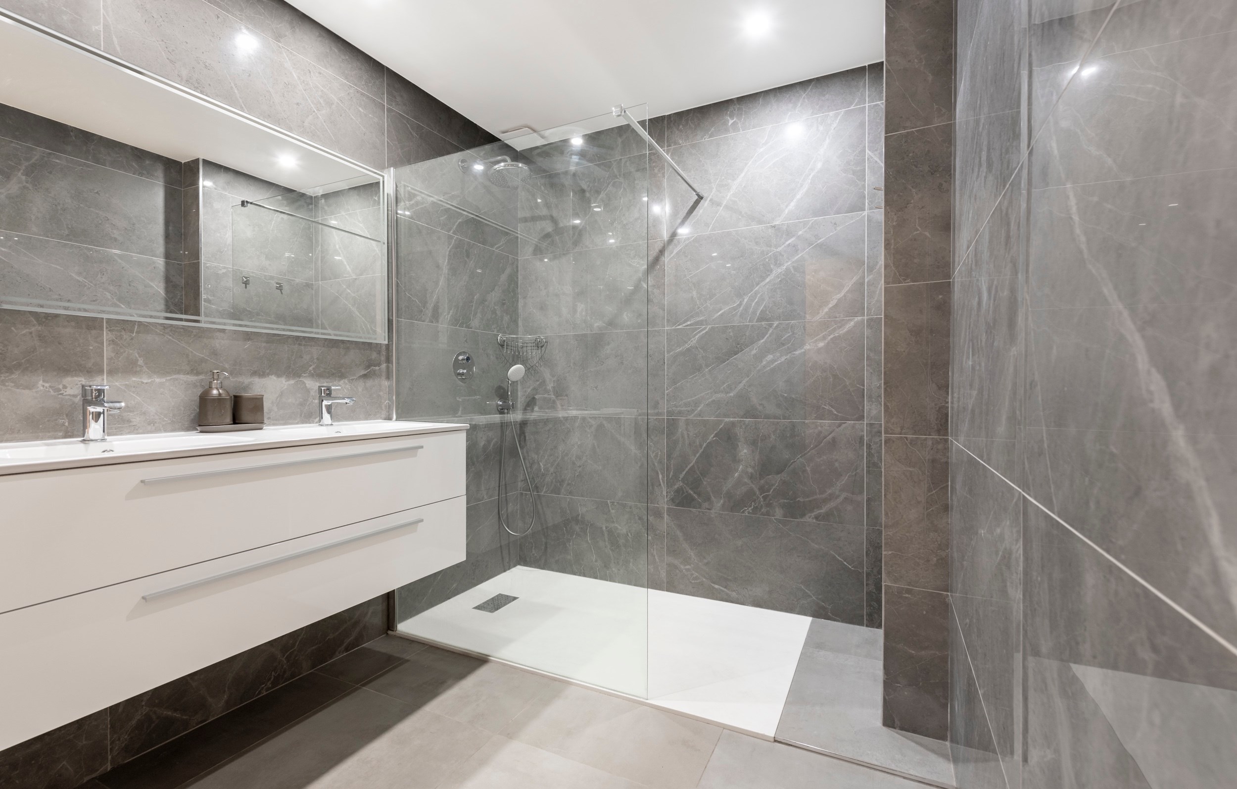  Nice, Le Port : 86 sq.m apartment with private garden on Boulevard Franck Pilat… - 物件實景