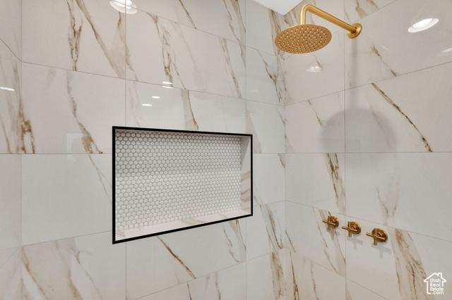 Murray, Utah, 84107, United States, 5 Bedrooms Bedrooms, ,3 BathroomsBathrooms,Residential,For Sale,2009099