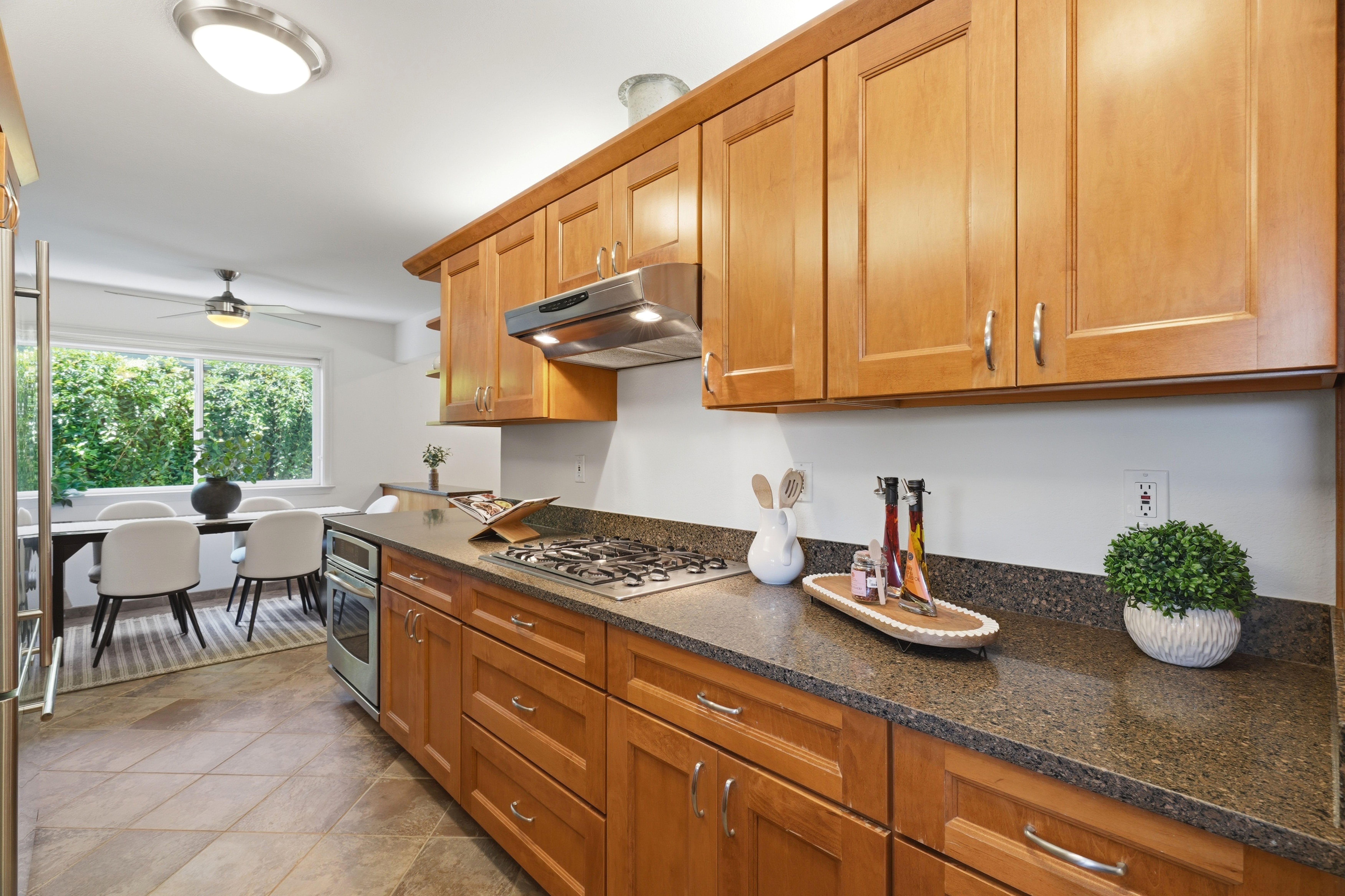  Private, Stylishly Updated Home in Prime Cambrian Location - 物件實景