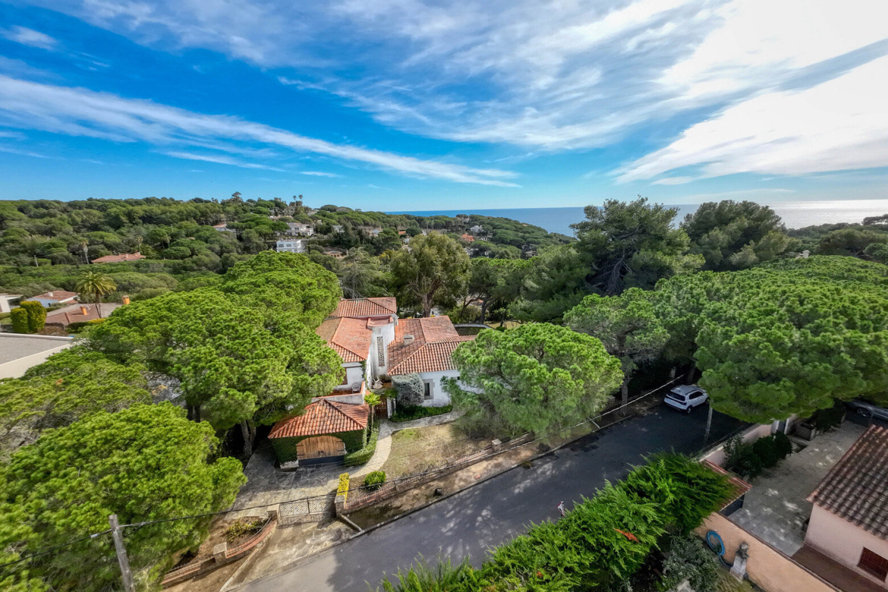 House to renovate with a large plot in Lloret del Mar. 
