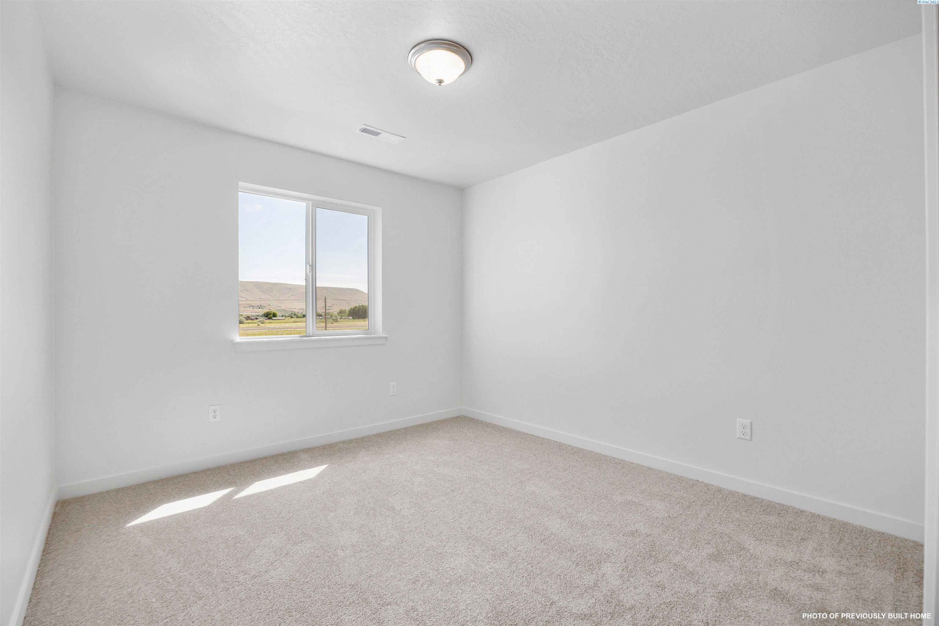Prosser, Washington, 99350, United States, 5 Bedrooms Bedrooms, ,3 BathroomsBathrooms,Residential,For Sale,1924139