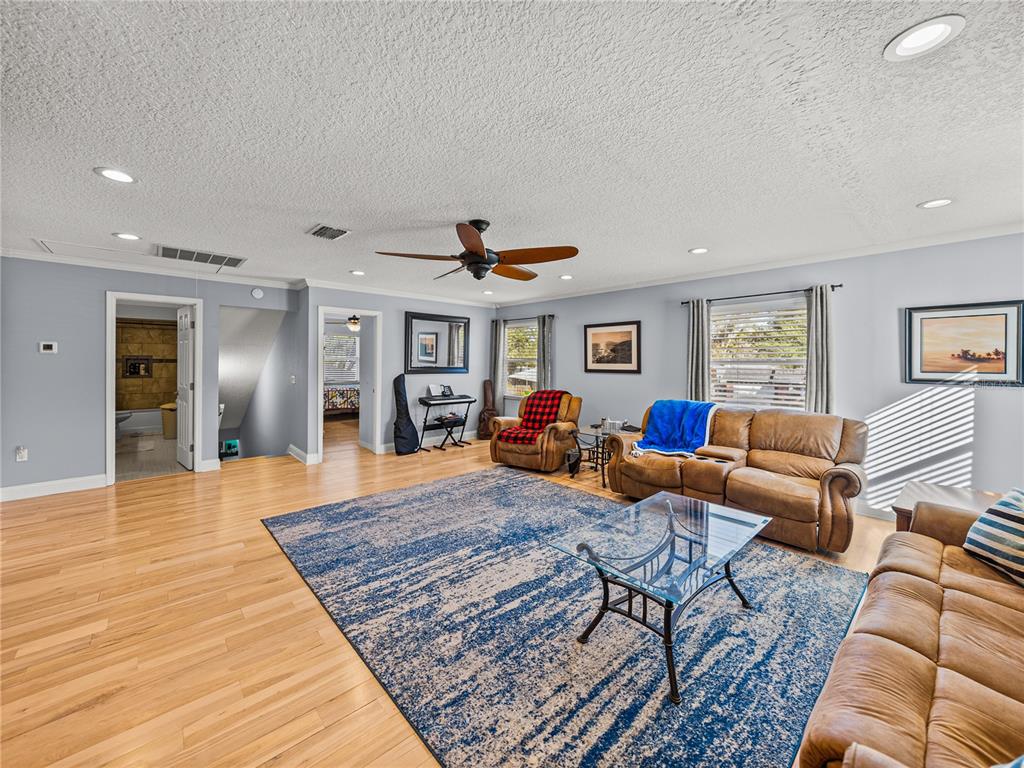 Lakeland, Florida, 33810, United States, 5 Bedrooms Bedrooms, ,4 BathroomsBathrooms,Residential,For Sale,1696884