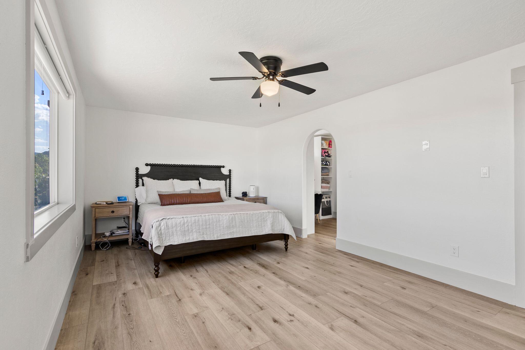 Parowan, Utah, 84761, United States, 6 Bedrooms Bedrooms, ,5 BathroomsBathrooms,Residential,For Sale,1995430