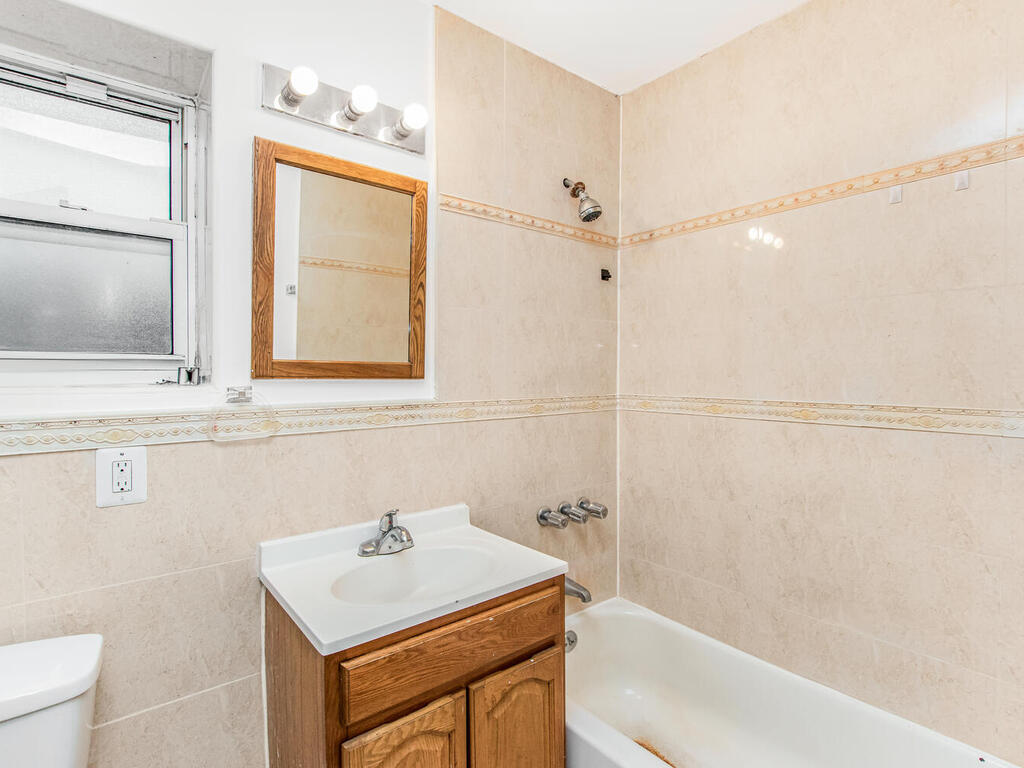 Bronx, New York, 10462, United States, 8 Bedrooms Bedrooms, ,3 BathroomsBathrooms,Residential,For Sale,1981445