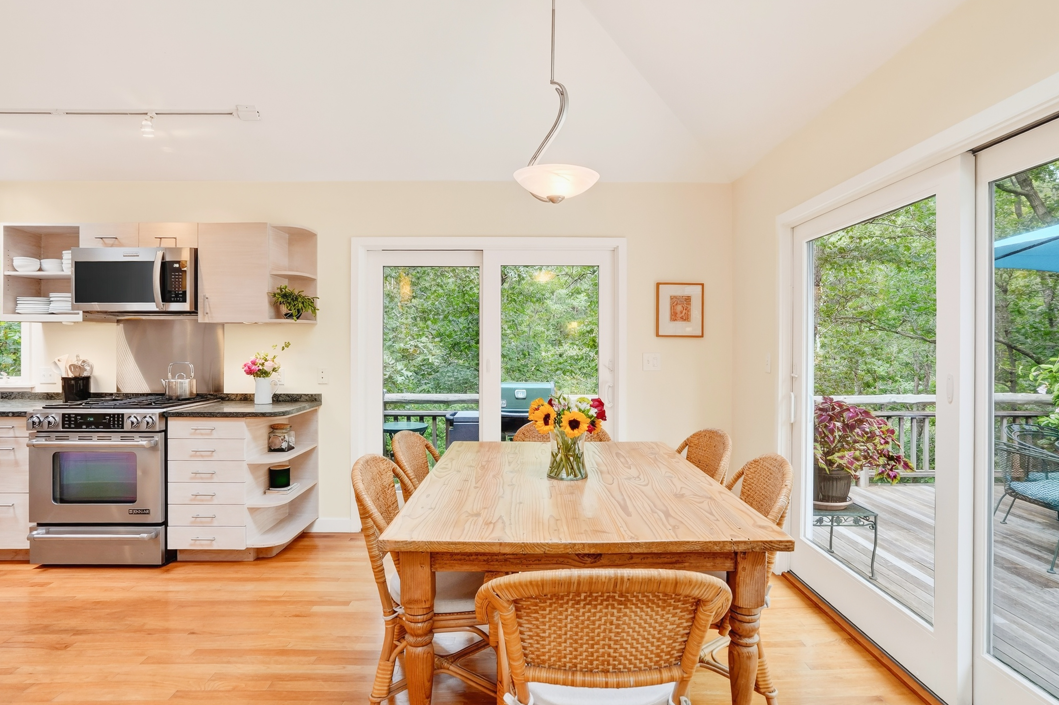  Custom Crafted Contempory in Quiet Neighborhood - 物件實景