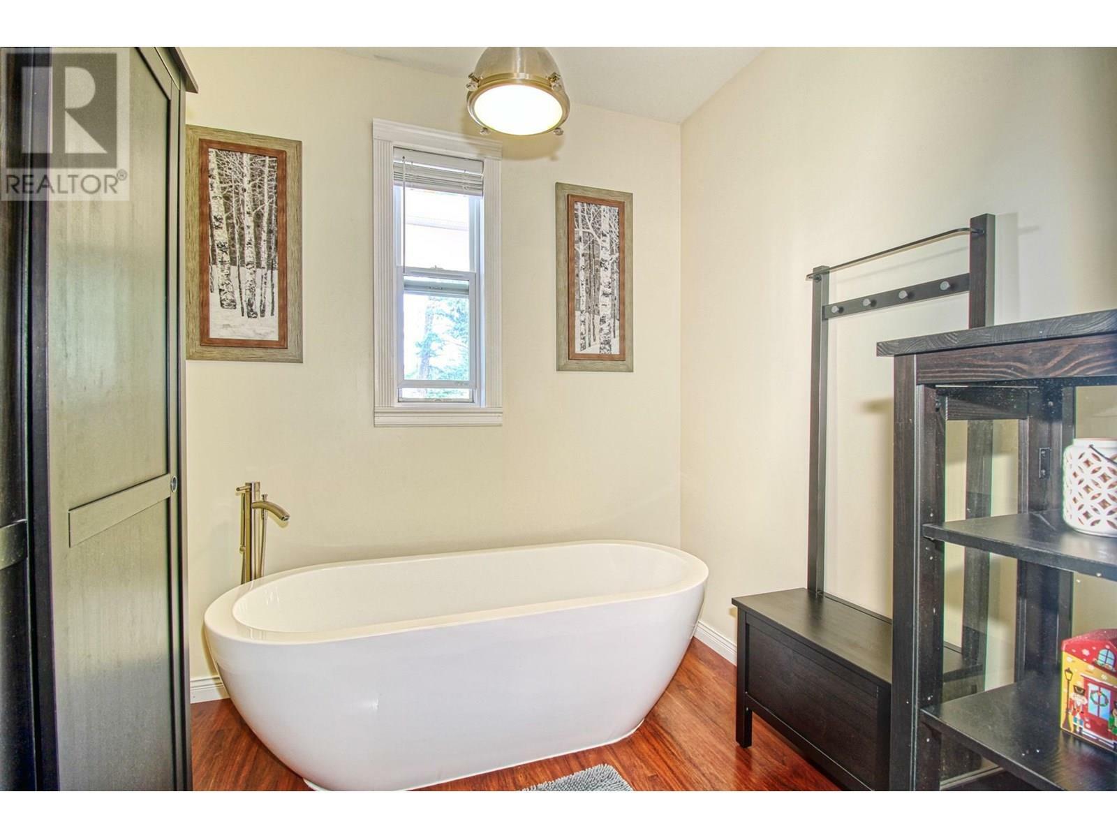 KELOWNA, British Columbia, V1Z 3W4, CA, 5 Bedrooms Bedrooms, ,3 BathroomsBathrooms,Residential,For Sale,1876914
