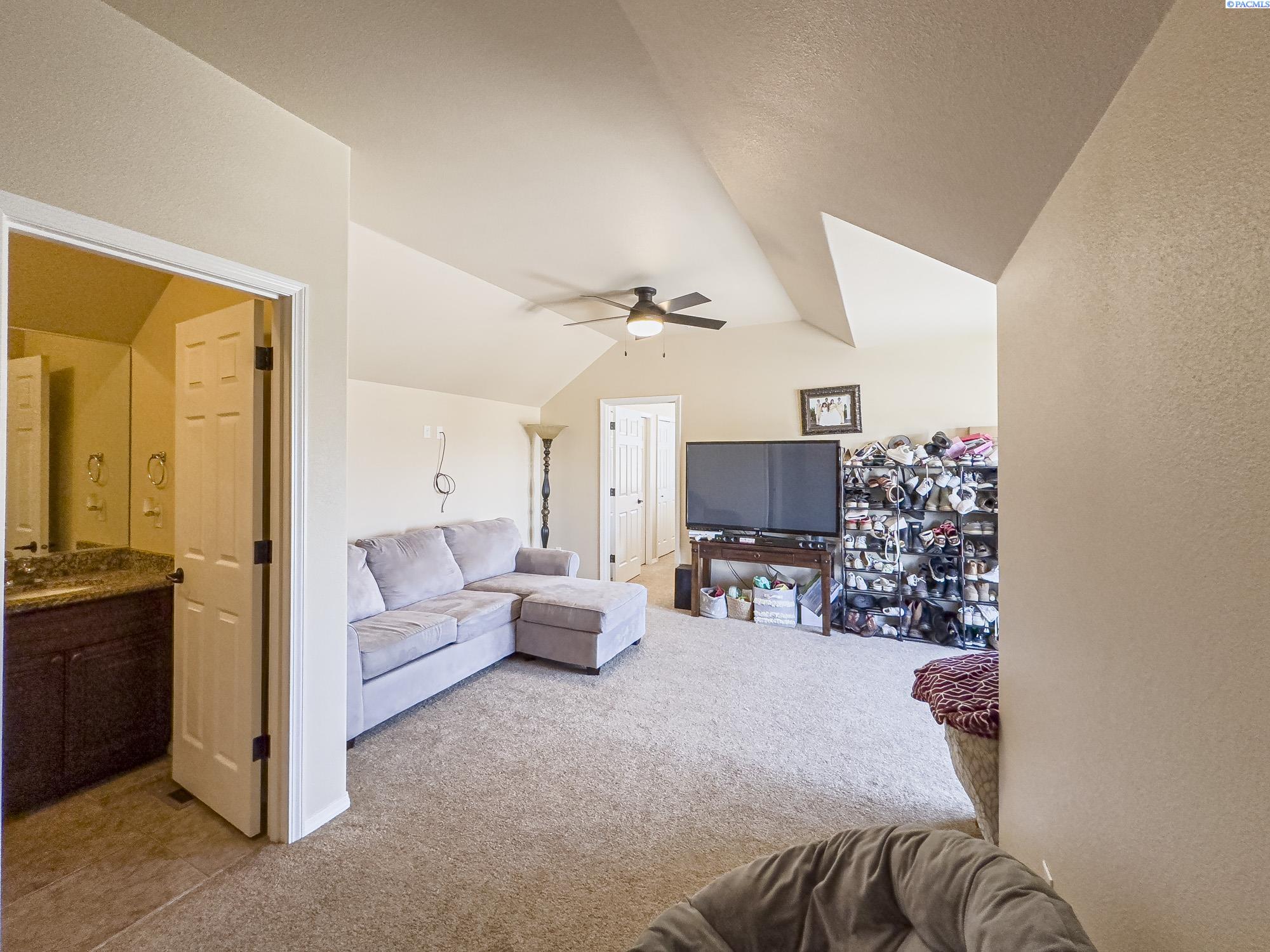 Pasco, Washington, 99301, United States, 4 Bedrooms Bedrooms, ,2 BathroomsBathrooms,Residential,For Sale,1826907