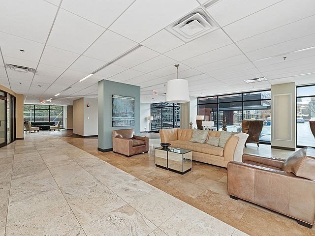 Brookline, Massachusetts, 02446, United States, 1 Bedroom Bedrooms, ,1 BathroomBathrooms,Residential,For Sale,1737969