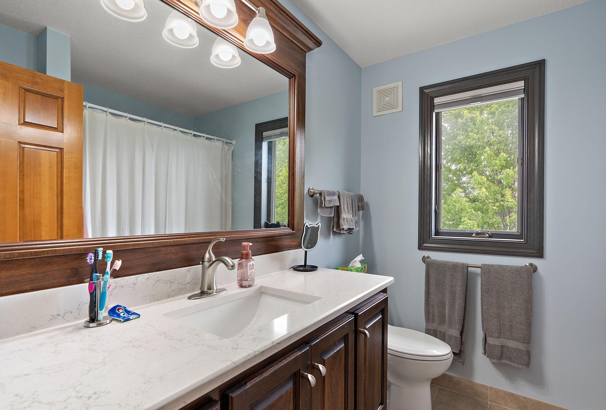 Oakdale, Minnesota, 55128, United States, 4 Bedrooms Bedrooms, ,4 BathroomsBathrooms,Residential,For Sale,1879213