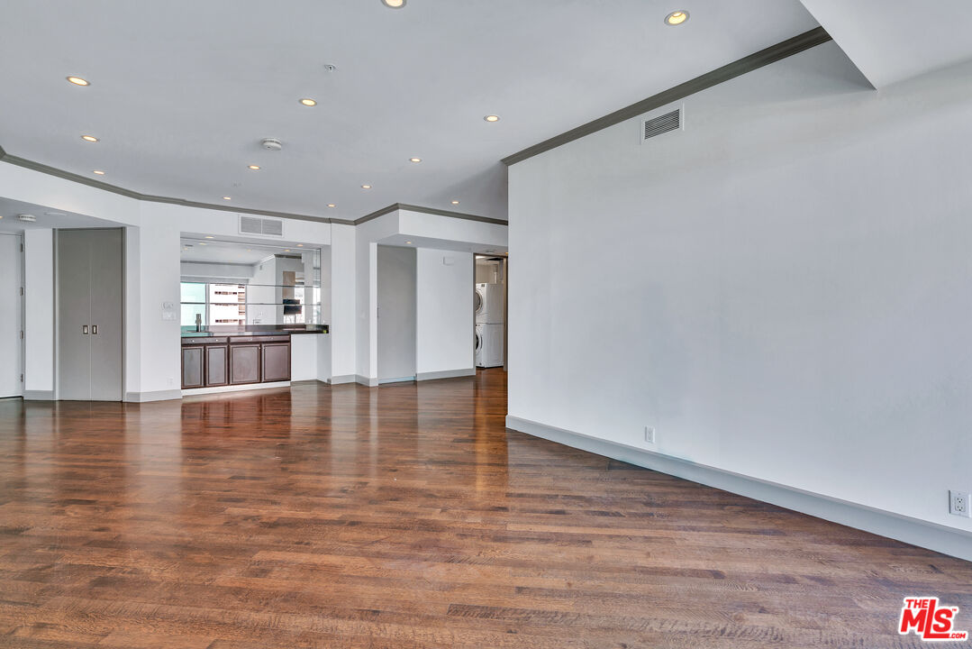 Los Angeles, California, 90024, United States, 2 Bedrooms Bedrooms, ,3 BathroomsBathrooms,Residential,For Sale,1932813