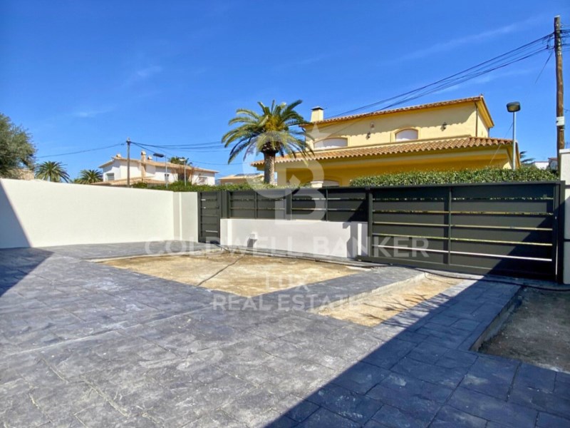 Girona, Empuriabrava, Requesens Girona, Empuriabra, Empuriabrava, Catalonia, ES, 4 Bedrooms Bedrooms, ,3 BathroomsBathrooms,Residential,For Sale,Girona, Empuriabrava, Requesens Girona, Empuriabra,1448513