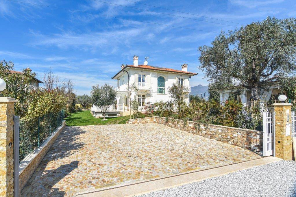 via vaiana, Pietrasanta, Lucca, 55045, IT, 5 Bedrooms Bedrooms, ,6 BathroomsBathrooms,Residential,For Sale,via vaiana,1676903