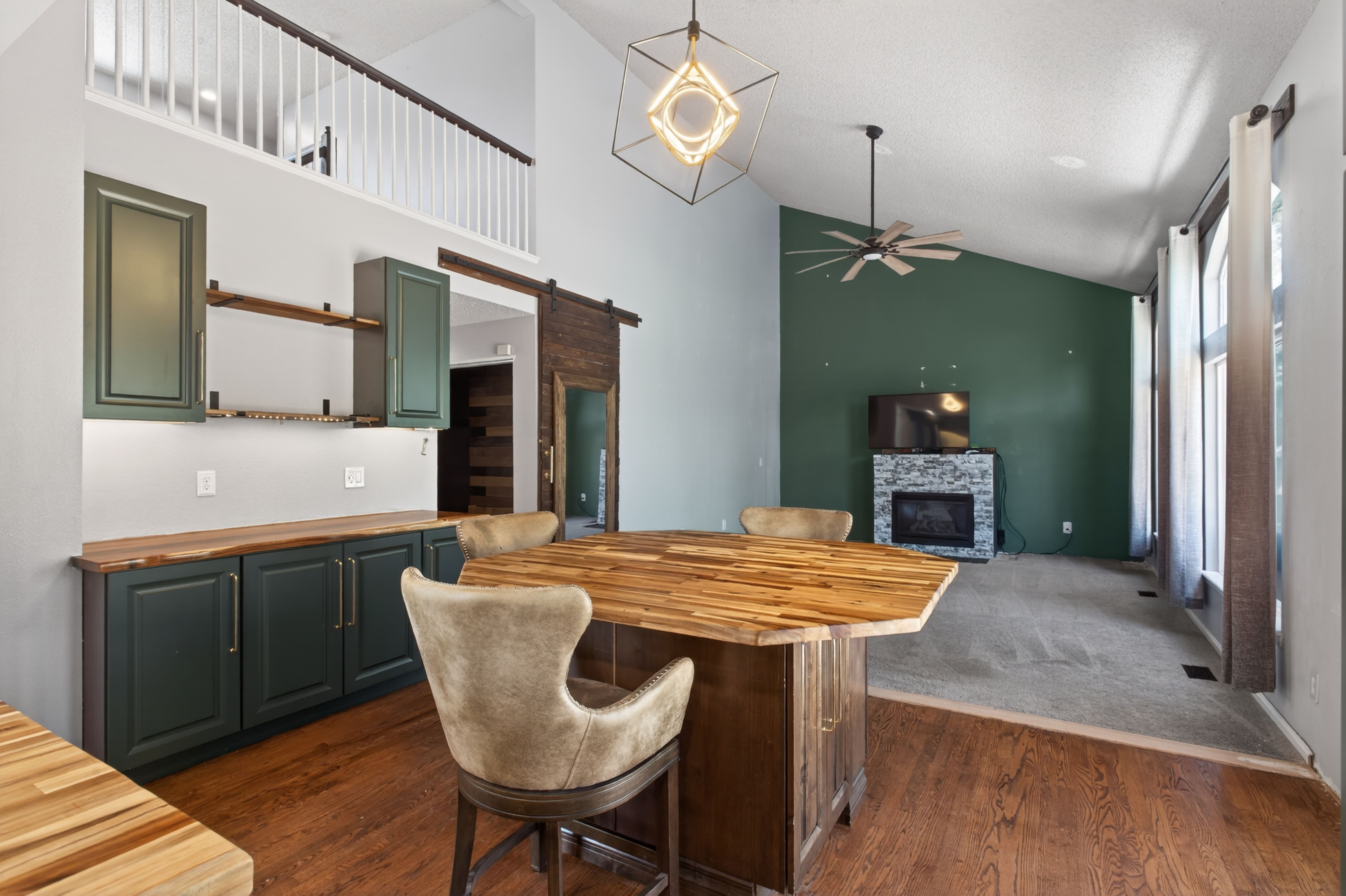  Situated on a Desirable Corner Lot in Hidden River - 物件實景