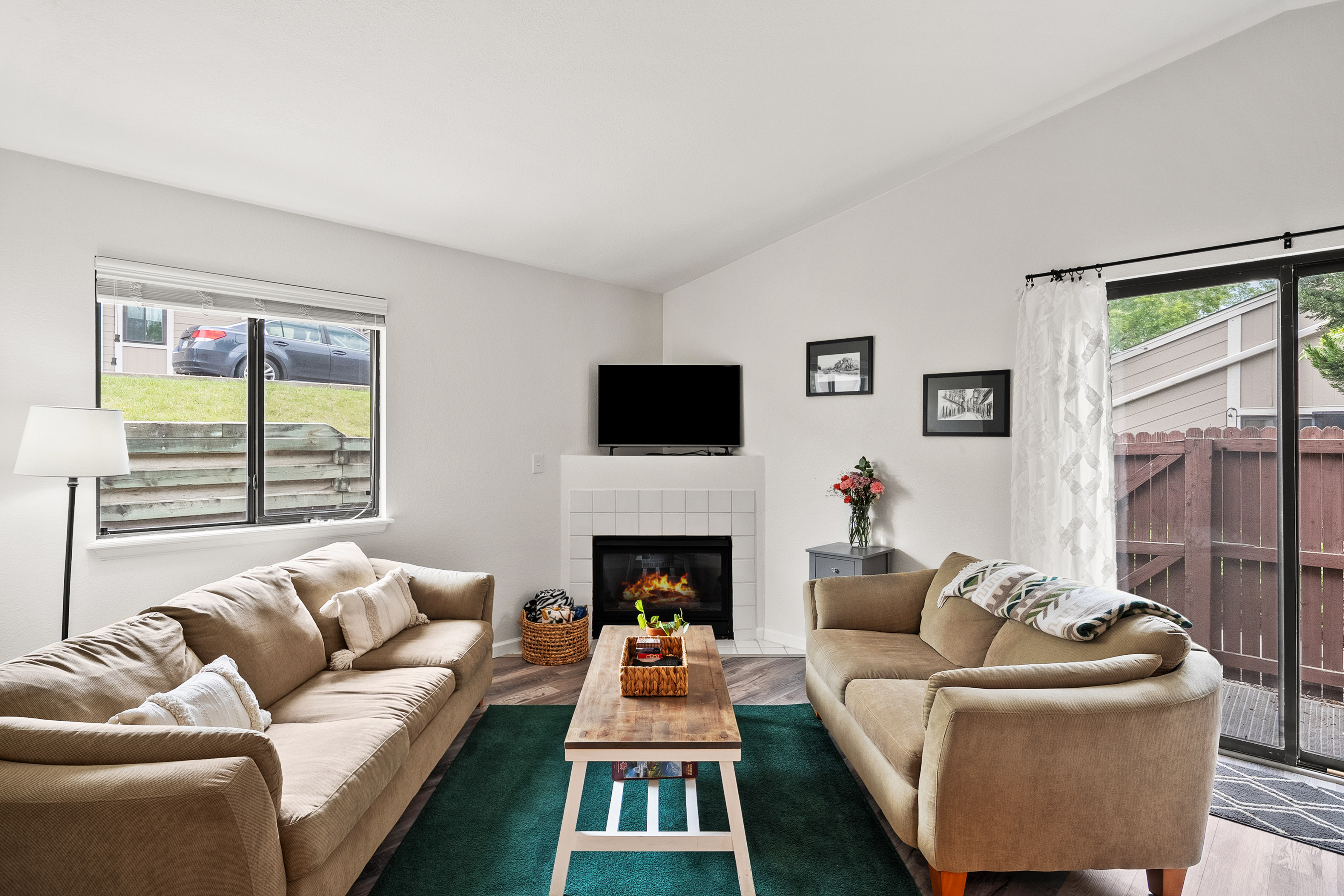  Affordable Townhome in the Highly Desired Table Mountain Heights Community - 物件實景