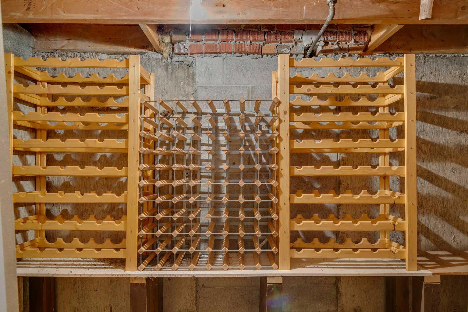 CALGARY, Alberta, T3B 2W3, CA, 7 Bedrooms Bedrooms, ,4 BathroomsBathrooms,Residential,For Sale,1988162