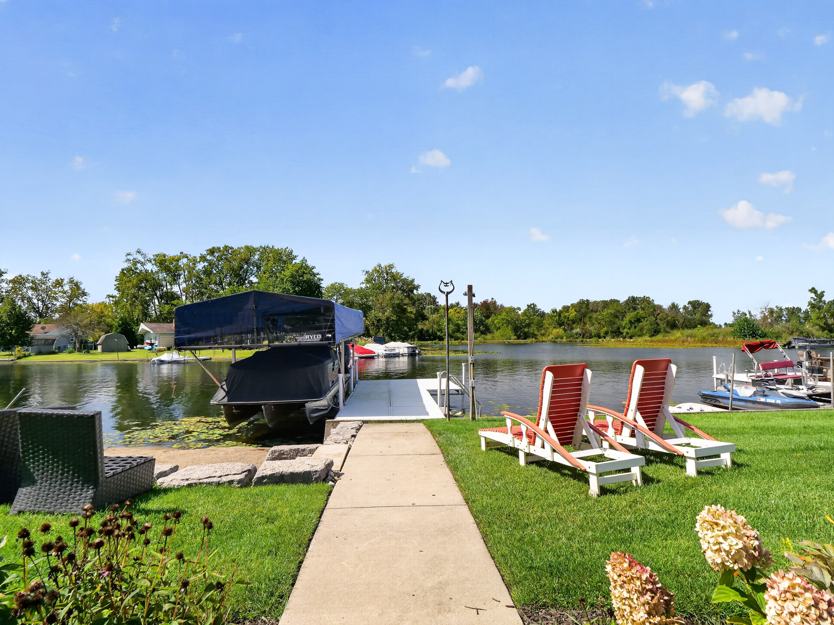  5 Bedroom Home with Lake Wawasee Channel Frontage - 物件實景