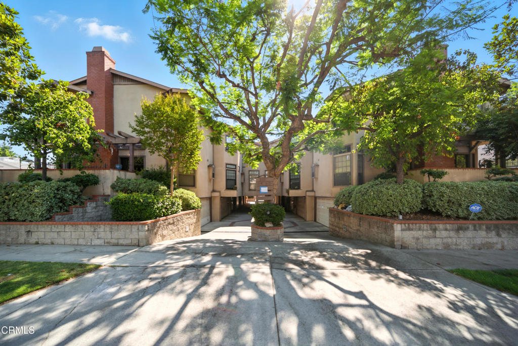 Pasadena, California, 91106, United States, 2 Bedrooms Bedrooms, ,3 BathroomsBathrooms,Residential,For Sale,1913443