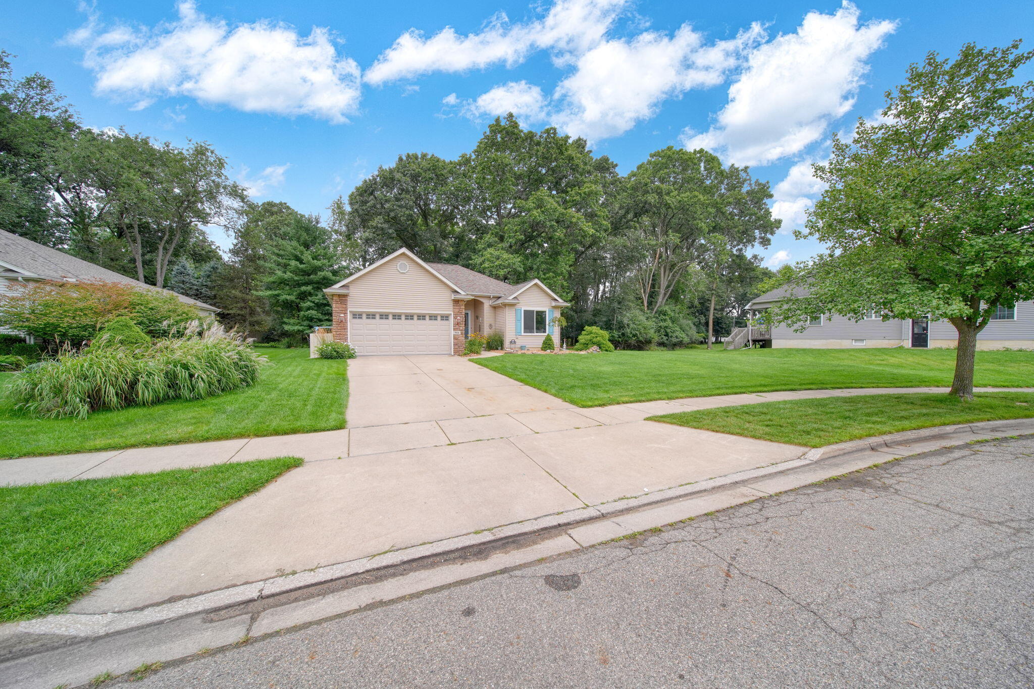 Essex Park Dr, Jackson, MI 49203 #1