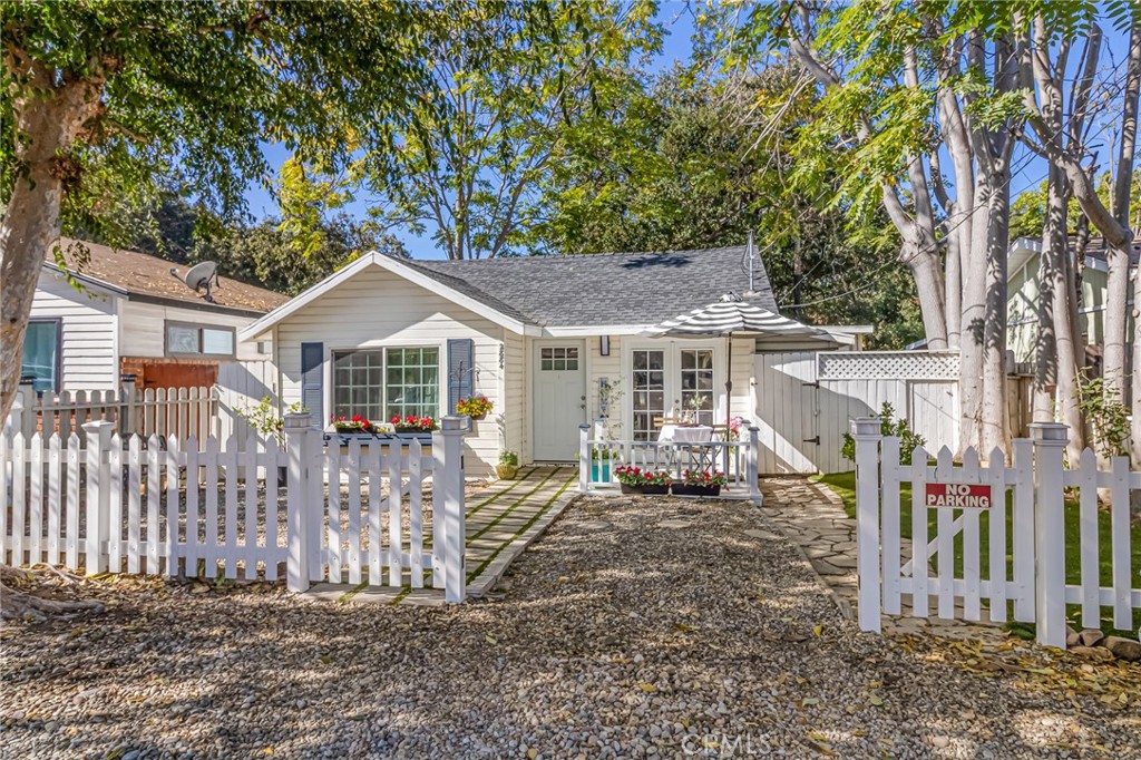 Thousand Oaks, California, 91362, United States, 2 Bedrooms Bedrooms, ,1 BathroomBathrooms,Residential,For Sale,1999225