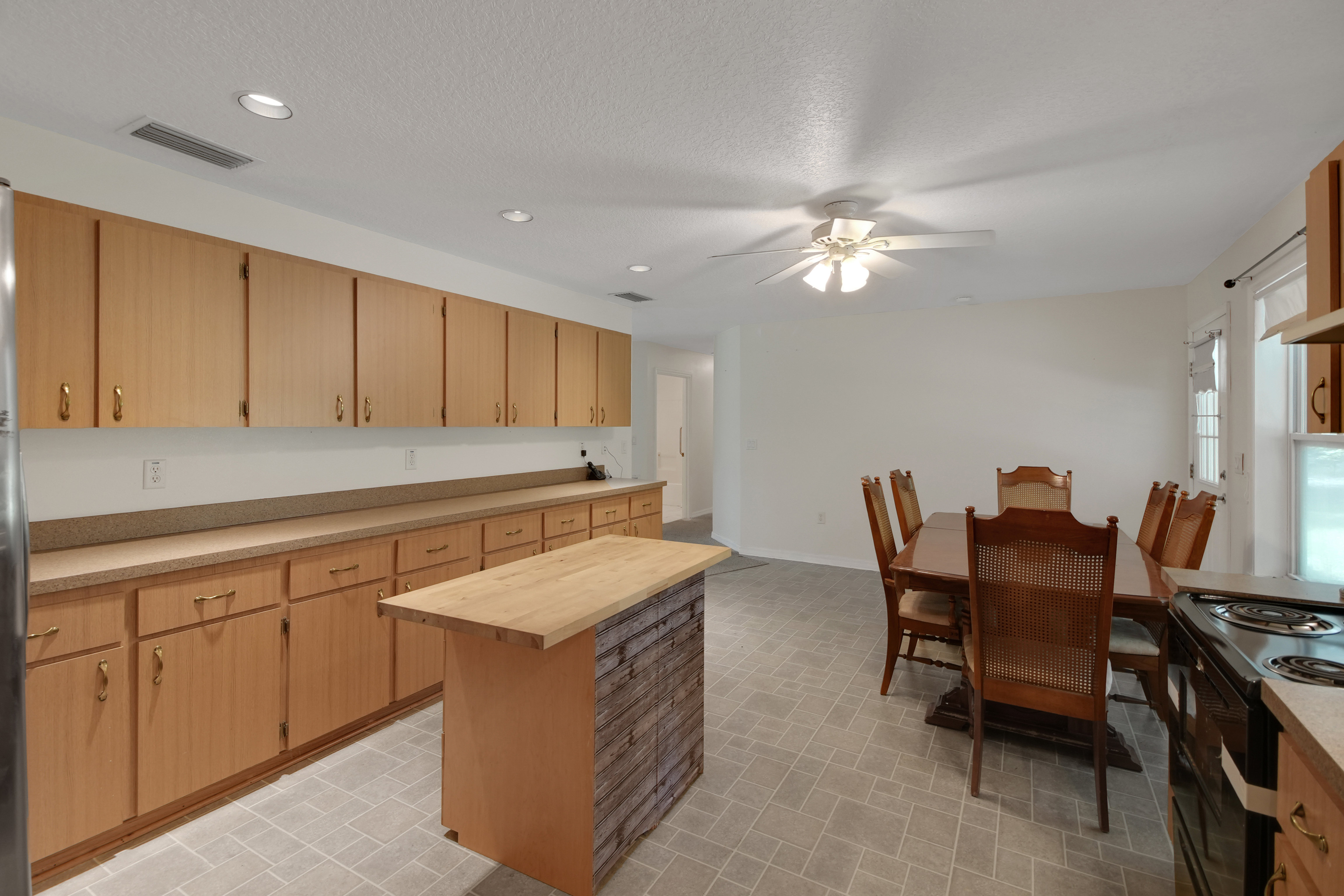 Lady Lake, Florida, 32159, United States, 6 Bedrooms Bedrooms, ,5 BathroomsBathrooms,Residential,For Sale,1921819