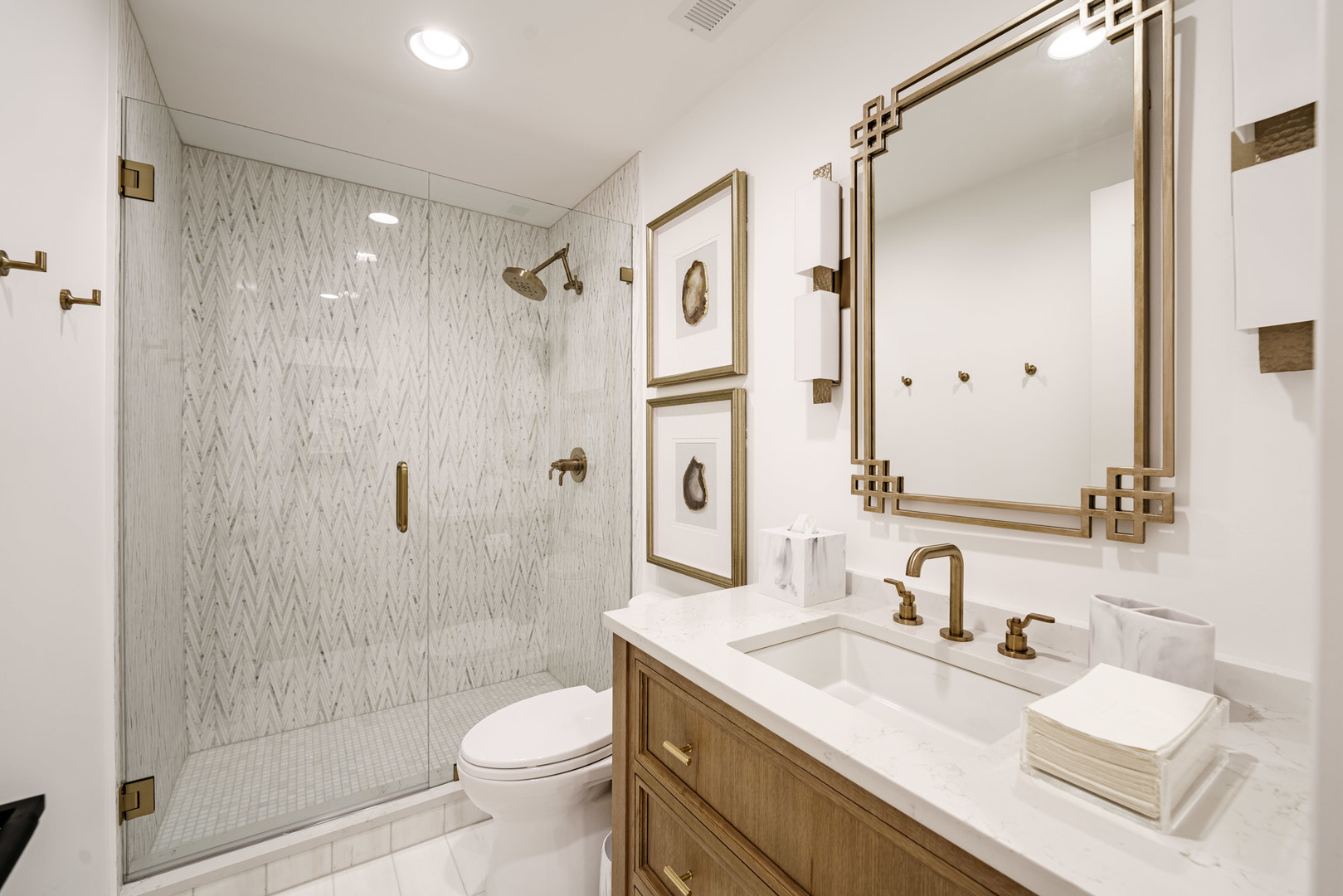 Oak Brook, Illinois, 60523, United States, 2 Bedrooms Bedrooms, ,2 BathroomsBathrooms,Residential,For Sale,1927231