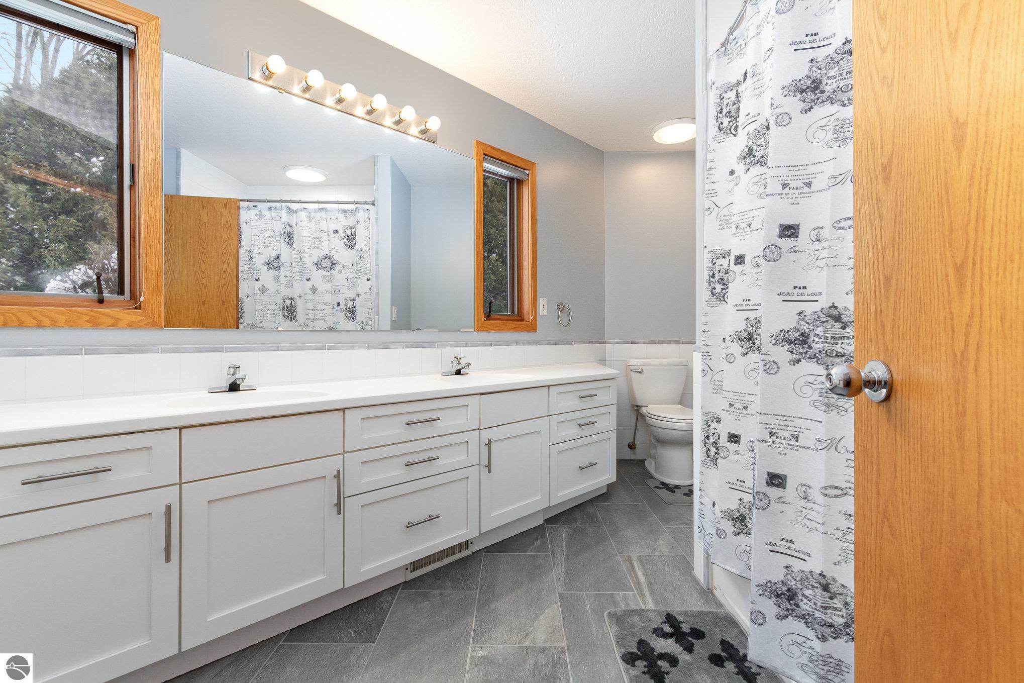 Alma, Michigan, 48801, United States, 5 Bedrooms Bedrooms, ,4 BathroomsBathrooms,Residential,For Sale,2000371