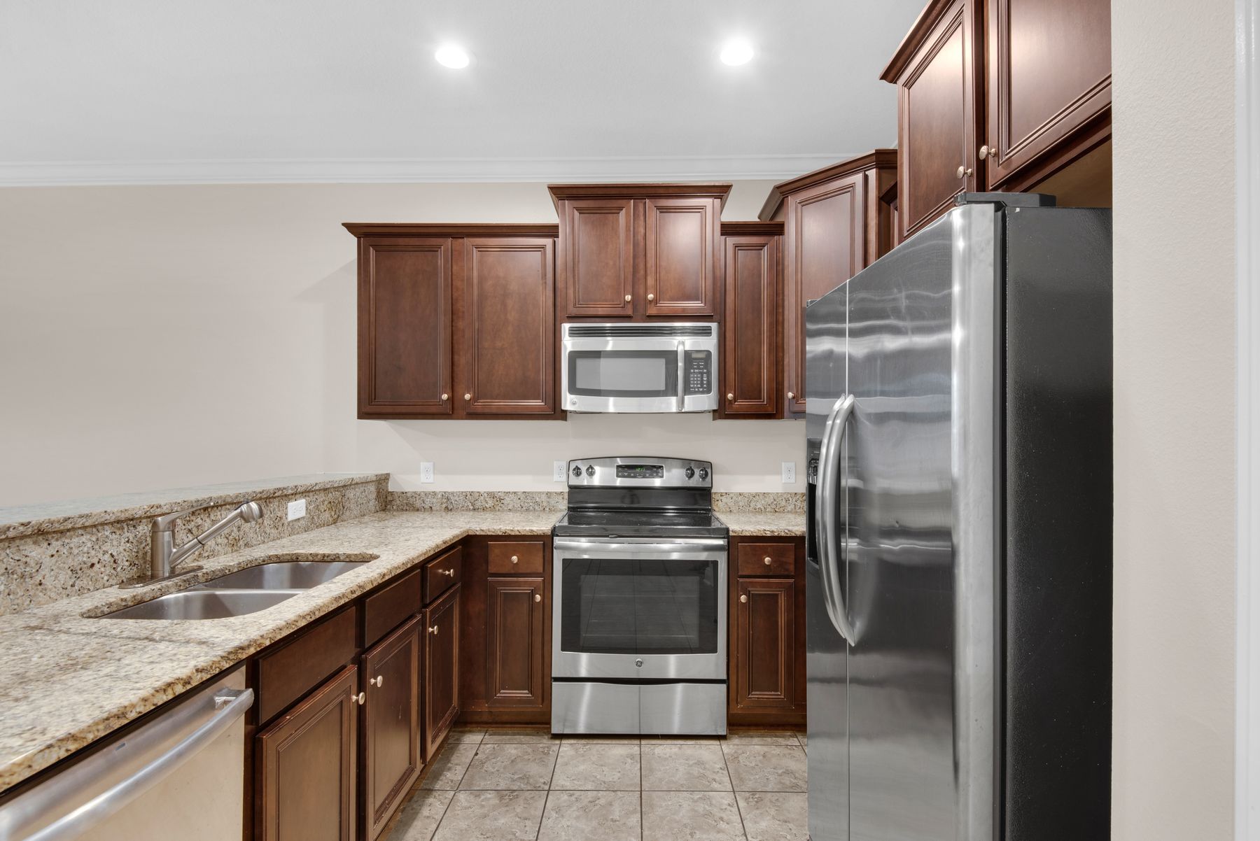  Move-In Ready Townhome Near Beaches And Bay - 物件實景