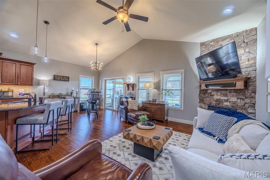 Camdenton, Missouri, 65020, United States, 3 Bedrooms Bedrooms, ,3 BathroomsBathrooms,Residential,For Sale,1989945