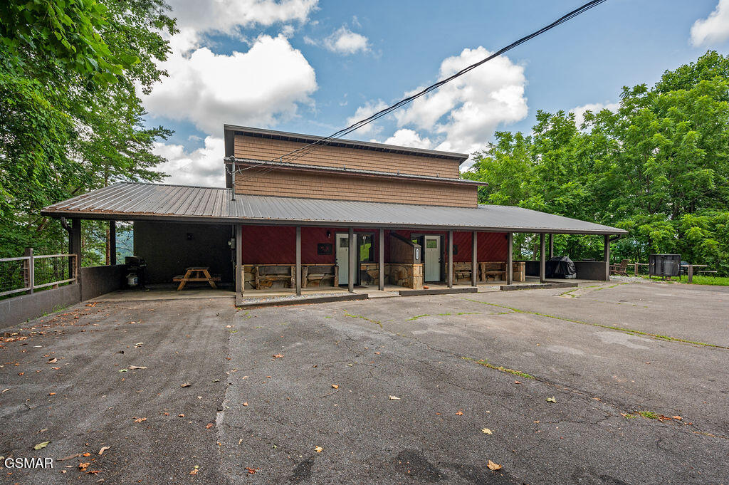 Sevierville, Tennessee, 37876, United States, 4 Bedrooms Bedrooms, ,6 BathroomsBathrooms,Residential,For Sale,2008845