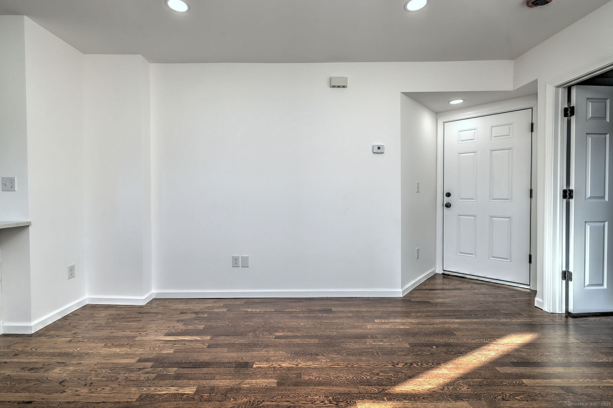 Hamden, Connecticut, 06514, United States, 8 Bedrooms Bedrooms, ,3 BathroomsBathrooms,Residential,For Sale,1940598