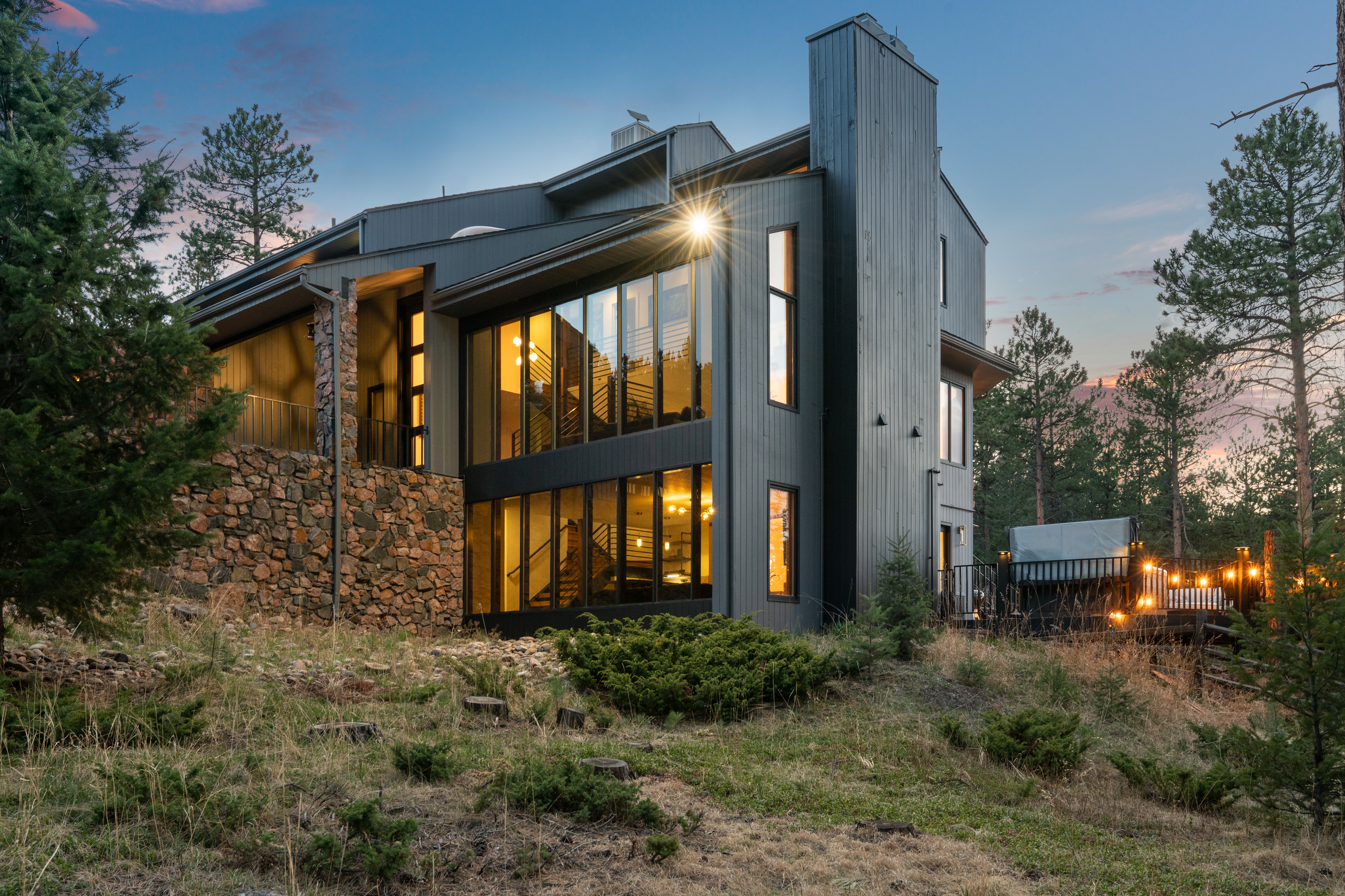  Discover the Pinnacle of Mountain Living at This Meticulously Reimagined Estate - 物件實景