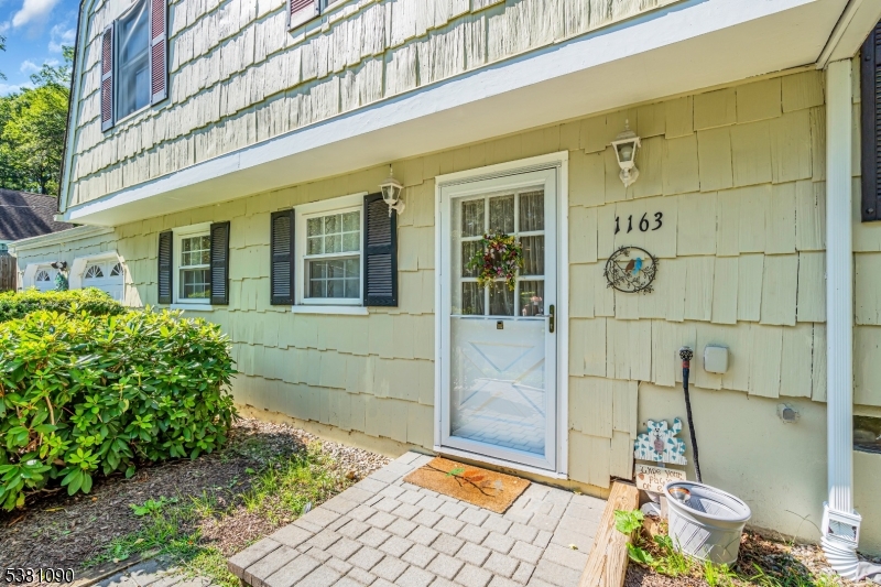Bridgewater Twp., New Jersey, 08807, United States, 4 Bedrooms Bedrooms, ,3 BathroomsBathrooms,Residential,For Sale,1938544