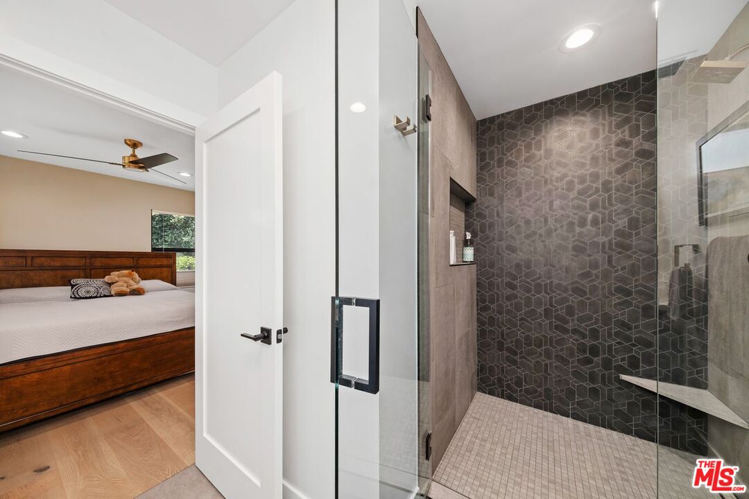 Culver City, California, 90232, United States, 3 Bedrooms Bedrooms, ,2 BathroomsBathrooms,Residential,For Sale,1911213