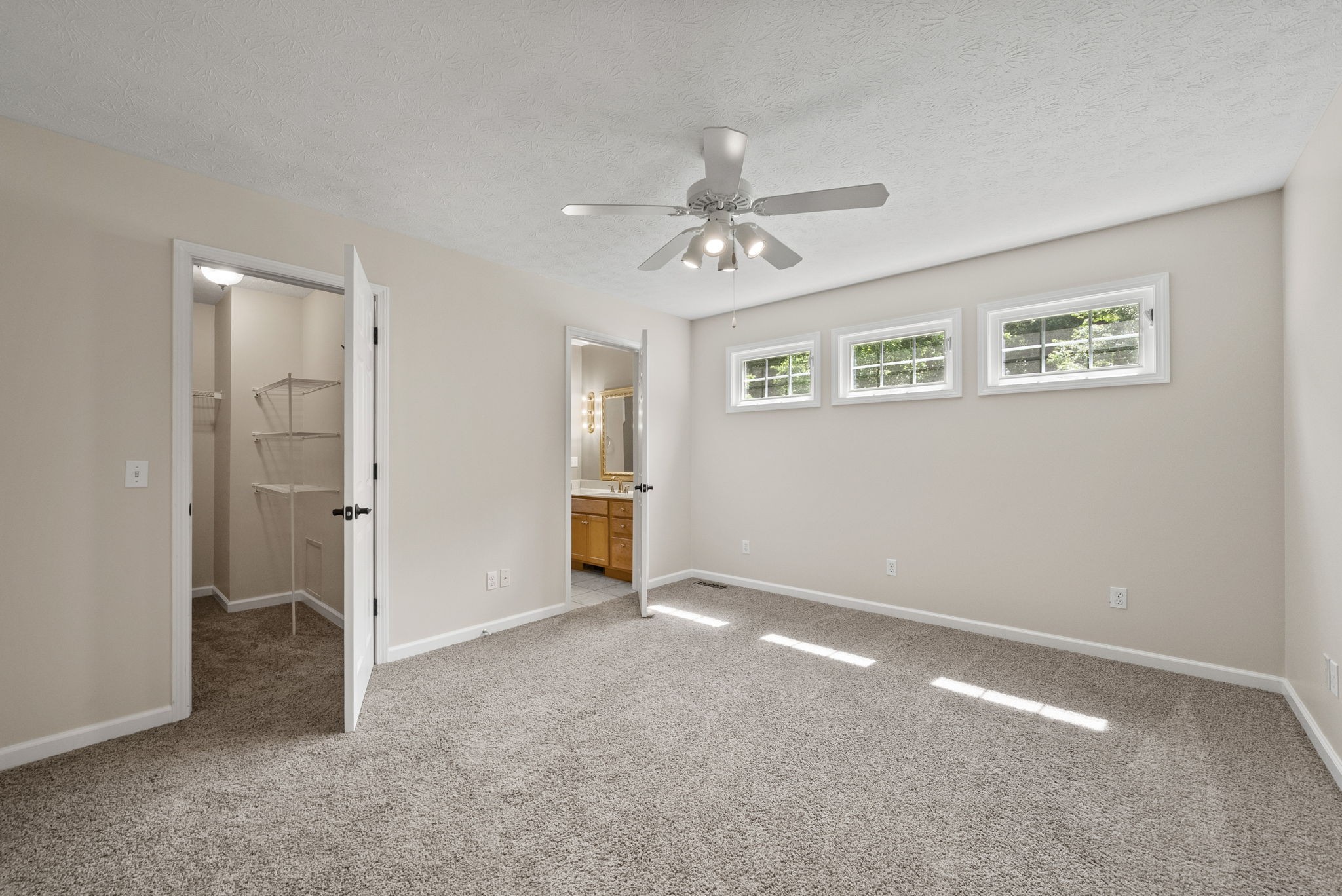 Cadiz, Kentucky, 42211, United States, 4 Bedrooms Bedrooms, ,3 BathroomsBathrooms,Residential,For Sale,1977115