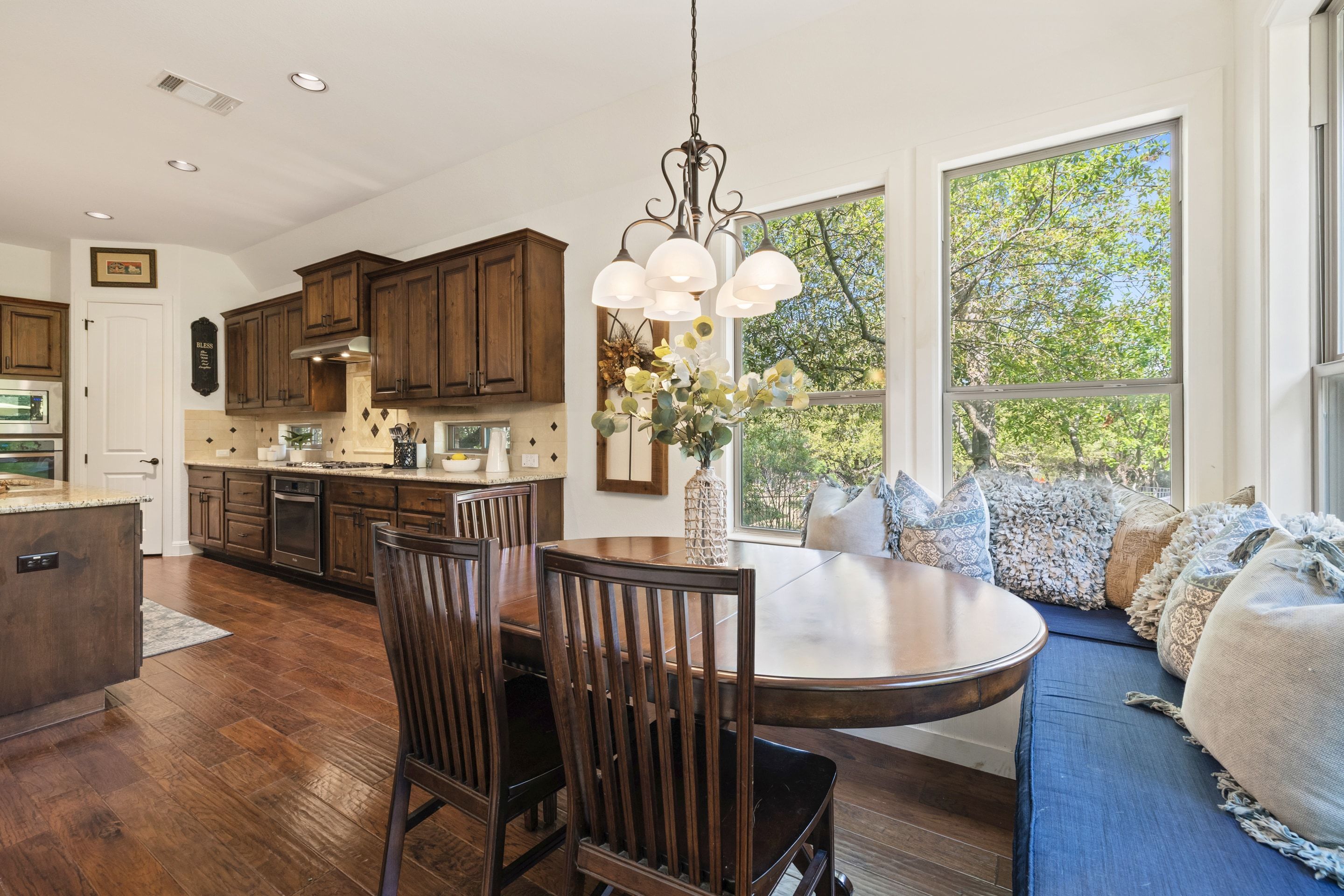  Refined Rocky Creek Living with Private Backyard Oasis - 物件實景