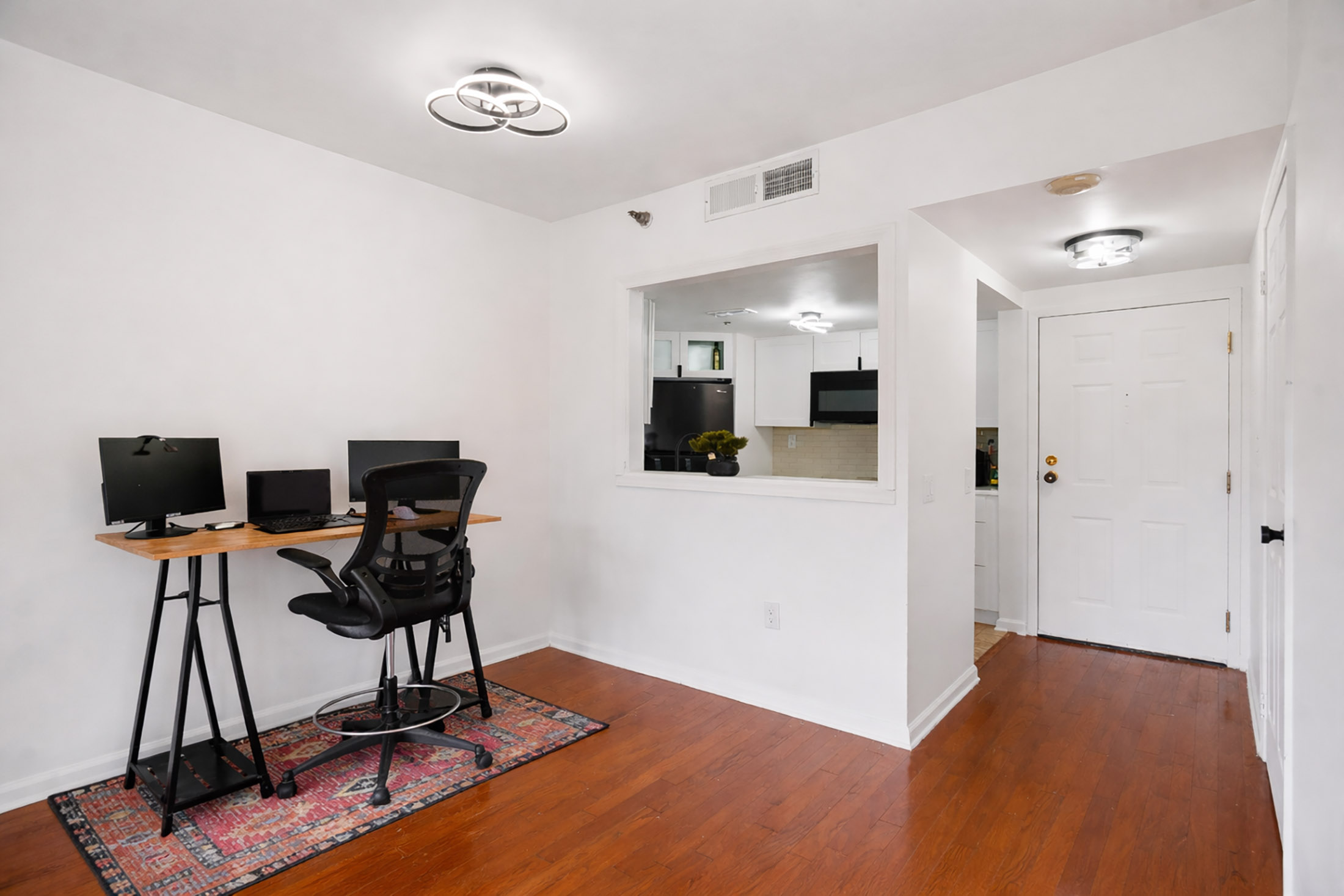  Stunning Designer-renovated Condo Minutes from Atlanta