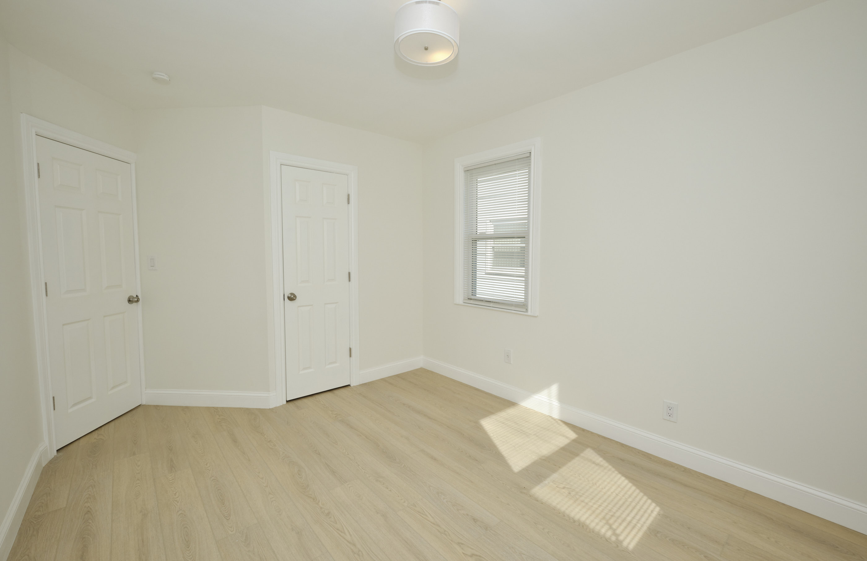 Elmont, New York, 11003, United States, 5 Bedrooms Bedrooms, ,2 BathroomsBathrooms,Residential,For Sale,1981146