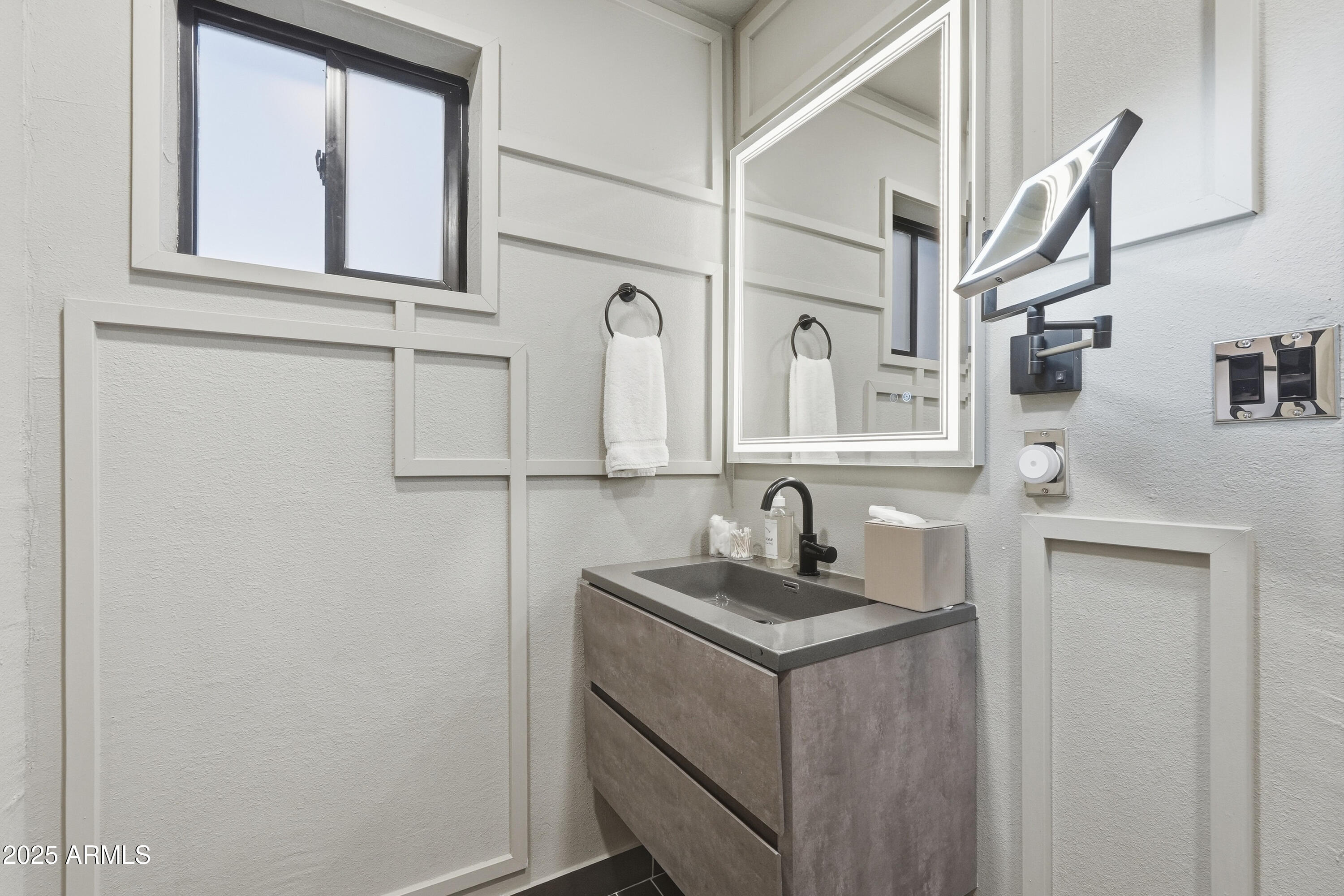 Scottsdale, Arizona, 85251, United States, 4 Bedrooms Bedrooms, ,2 BathroomsBathrooms,Residential,For Sale,2001861