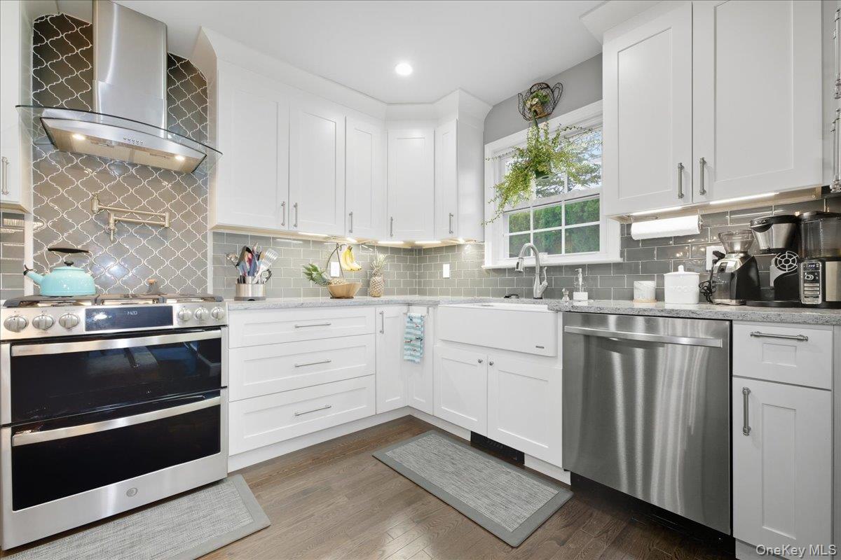 Merrick, New York, 11566, United States, 3 Bedrooms Bedrooms, ,3 BathroomsBathrooms,Residential,For Sale,1986518