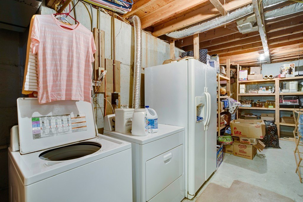 Hiawassee, Georgia, 30546, United States, 2 Bedrooms Bedrooms, ,3 BathroomsBathrooms,Residential,For Sale,1979579