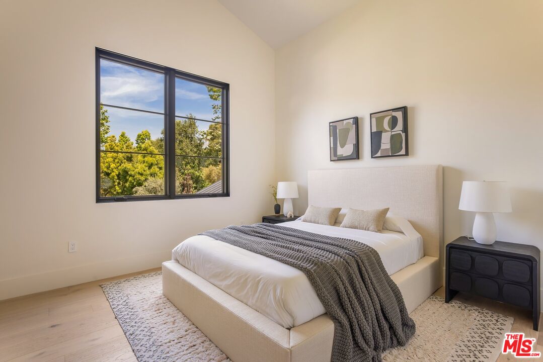 Los Angeles, California, 90049, United States, 5 Bedrooms Bedrooms, ,3 BathroomsBathrooms,Residential,For Sale,1839044