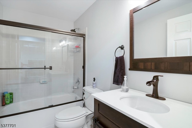 Denville Twp., New Jersey, 07834-3836, United States, 3 Bedrooms Bedrooms, ,4 BathroomsBathrooms,Residential,For Sale,1914239