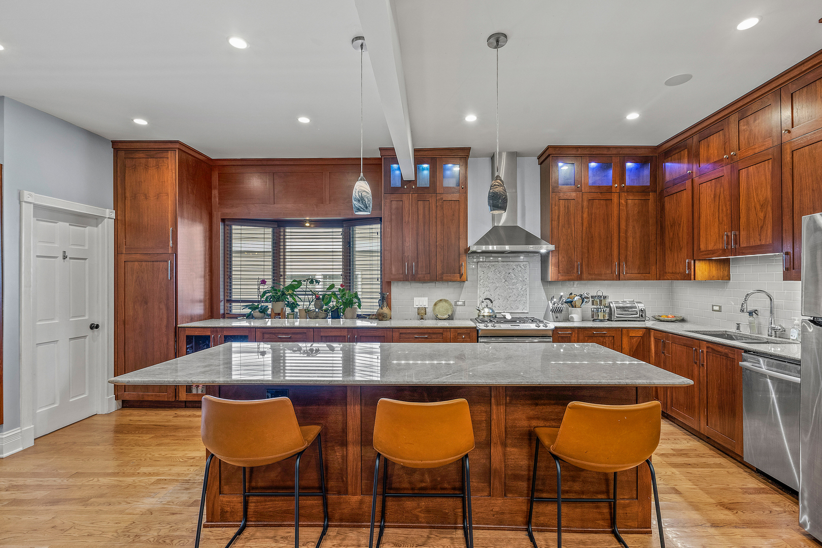Chicago, Illinois, 60641, United States, 5 Bedrooms Bedrooms, ,3 BathroomsBathrooms,Residential,For Sale,1891255