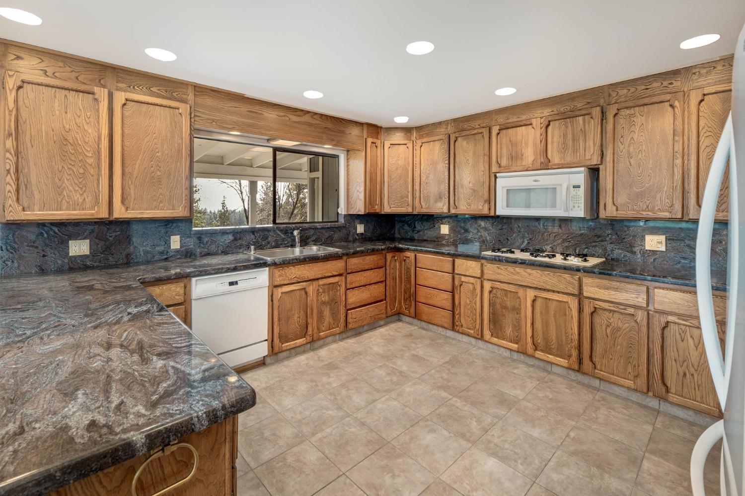 Grass Valley, California, 95949, United States, 4 Bedrooms Bedrooms, ,4 BathroomsBathrooms,Residential,For Sale,2015121