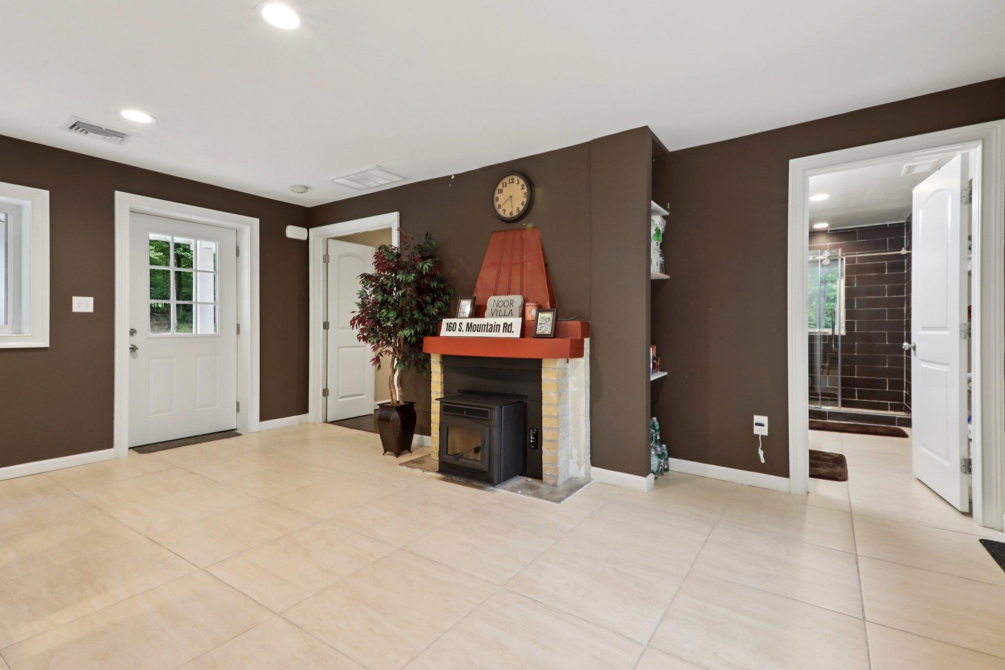 New City, New York, 10956, United States, 2 Bedrooms Bedrooms, ,3 BathroomsBathrooms,Residential,For Sale,1928184