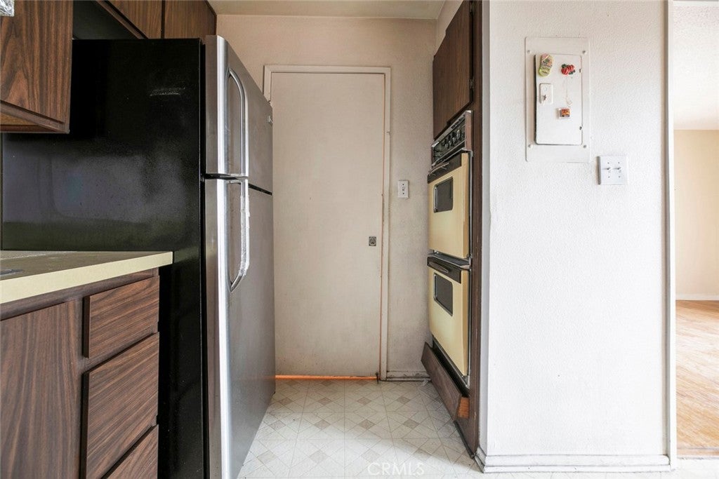 Glendale, California, 91202, United States, 2 Bedrooms Bedrooms, ,1 BathroomBathrooms,Residential,For Sale,1988969