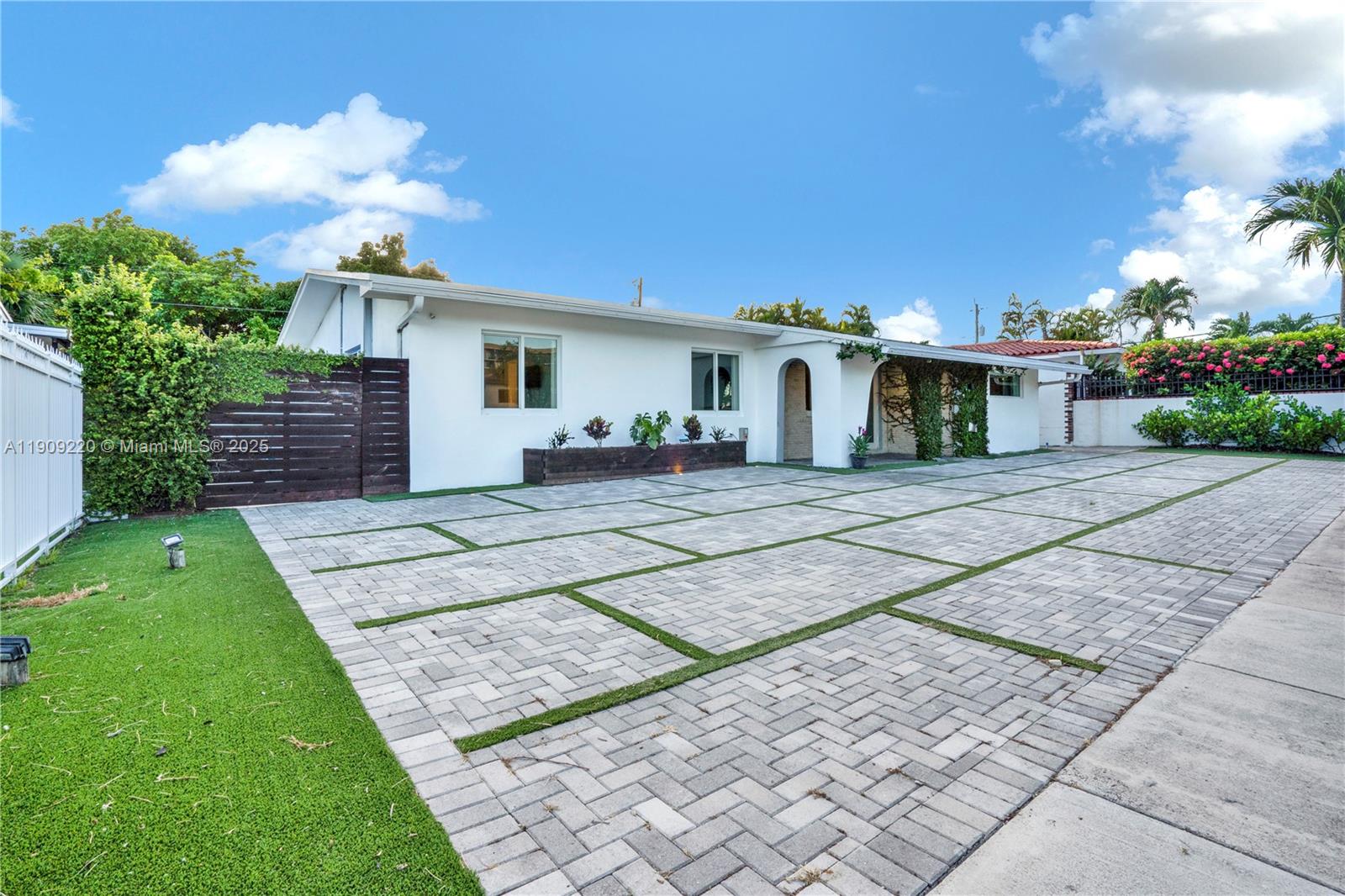 Miami, Florida, 33145, United States, 3 Bedrooms Bedrooms, ,2 BathroomsBathrooms,Residential,For Sale,1987524