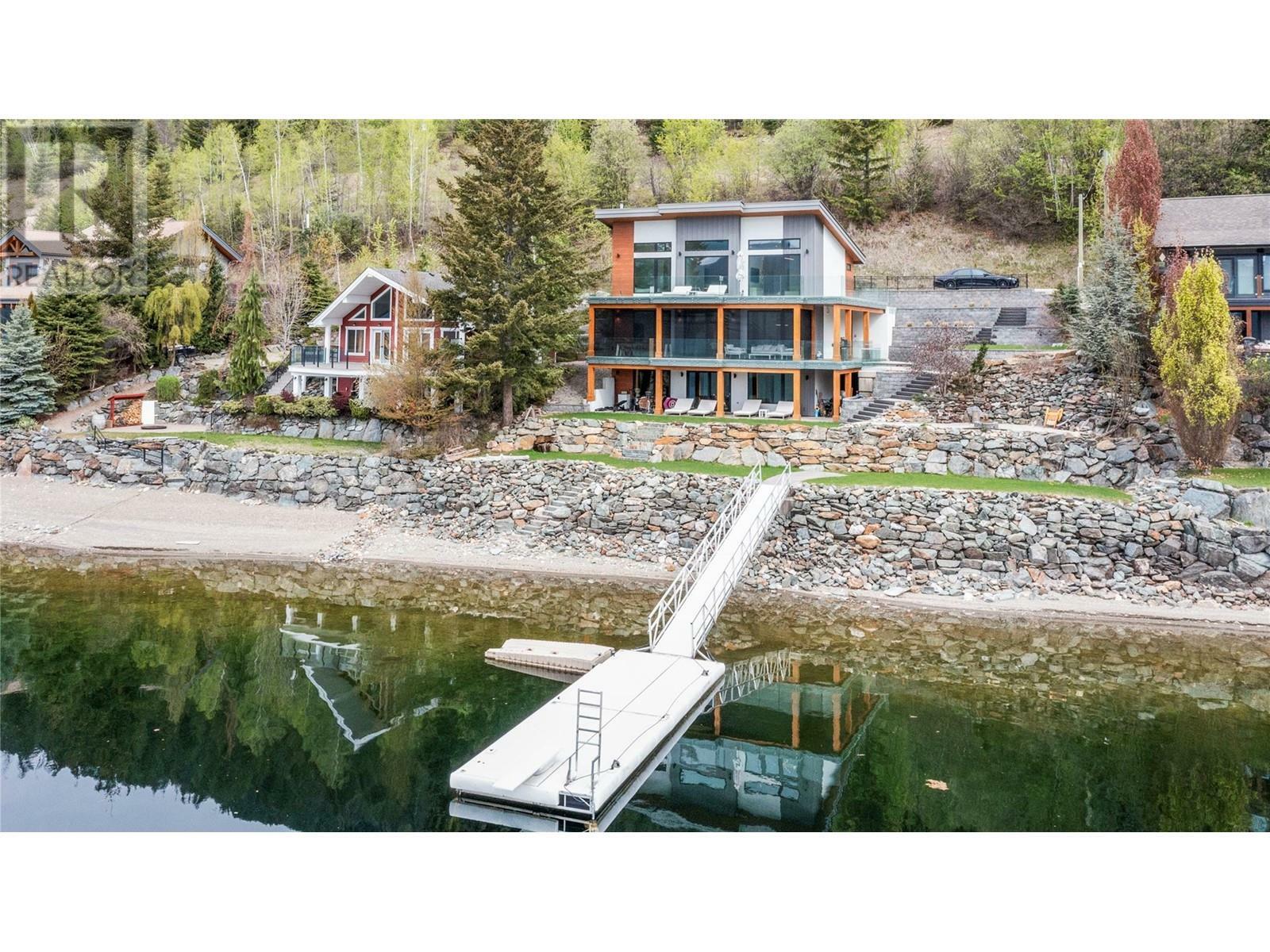ANGLEMONT, British Columbia, V0E 1M8, CA, 5 Bedrooms Bedrooms, ,3 BathroomsBathrooms,Residential,For Sale,1836909